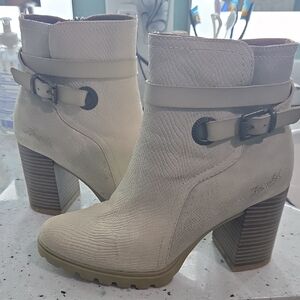 Blowfish Cream Textured Ankle Boot with Buckle Strap